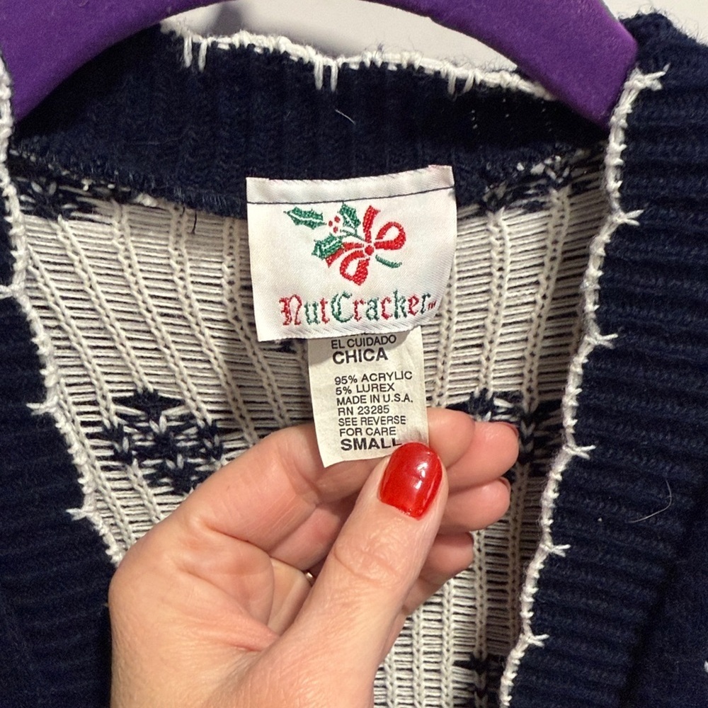 Vintage Festive Navy Cardigan with Holiday Design - Picture 4 of 10